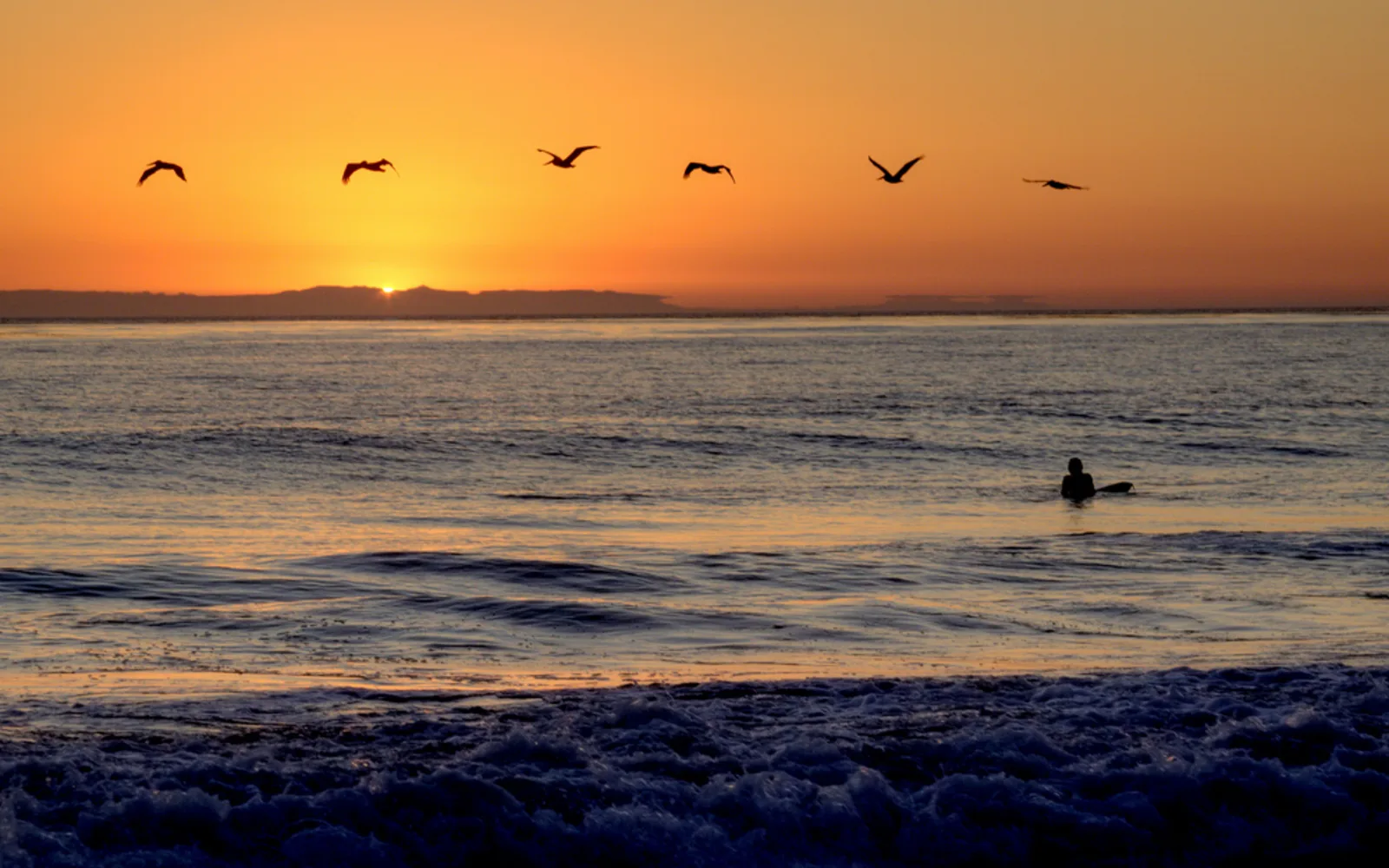 San Clemente State Beach at sunset with sandy shore and Pacific Ocean